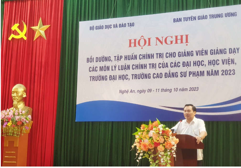 Giảng viên Khoa Khoa học cơ bản Trường Đại học Kinh tế Nghệ An tham gia Bồi dưỡng, tập huấn chính trị năm 2023