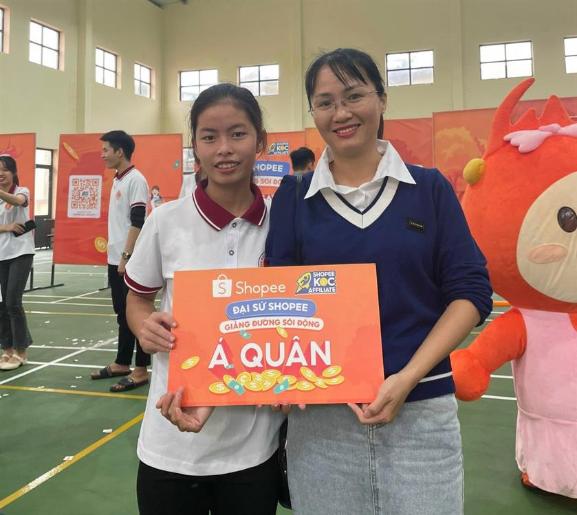 Khoa CNTT đã dành giải Á Quân chương “Đại sứ Shopee- Giảng Đường Sôi động”