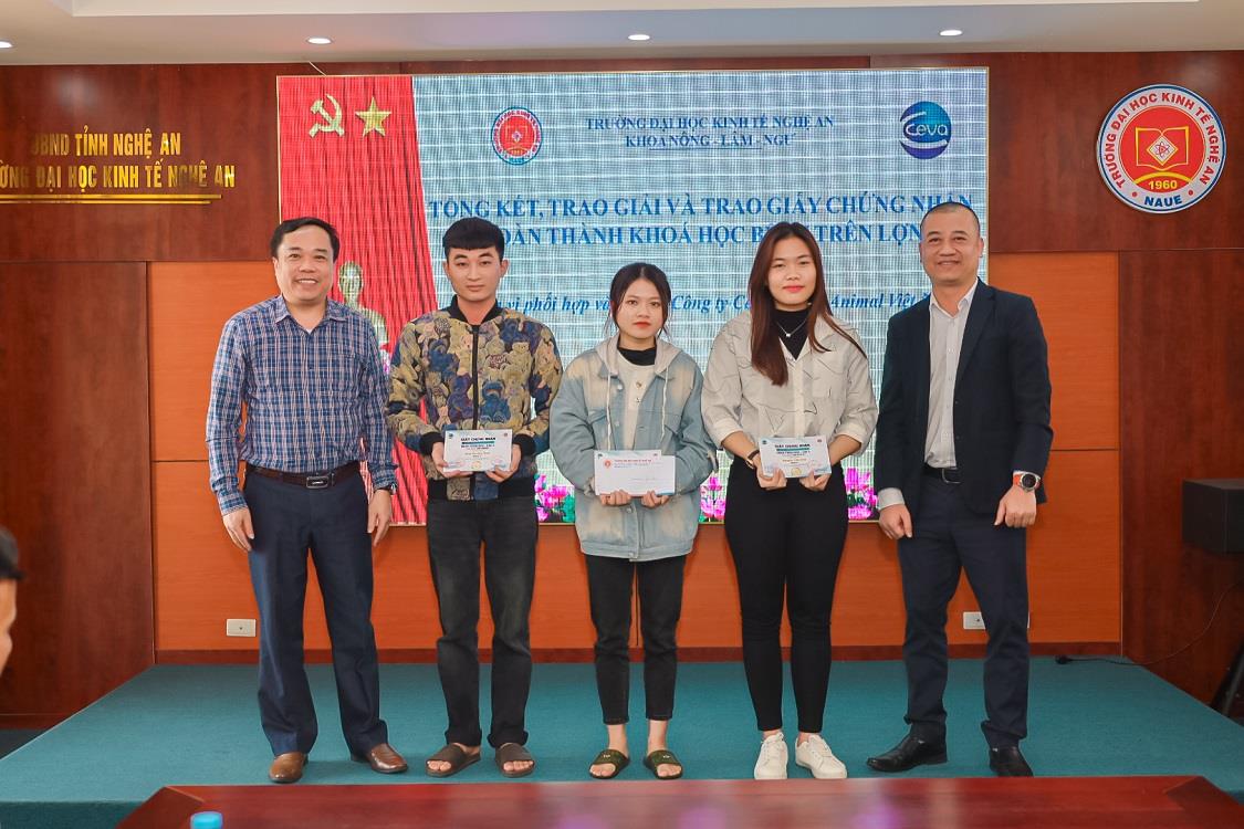 Khoa Nông Lâm Ngư phối hợp với doanh nghiệp tổ chức chương trình tổng kết và trao giấy chứng nhận hoàn thành khóa học bệnh trên lợn