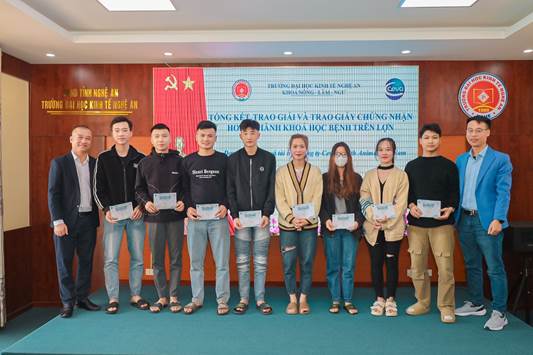 Khoa Nông Lâm Ngư tổ chức tổng kết, trao giải và trao giấy chứng nhận hoàn thành khoá học bệnh trên heo