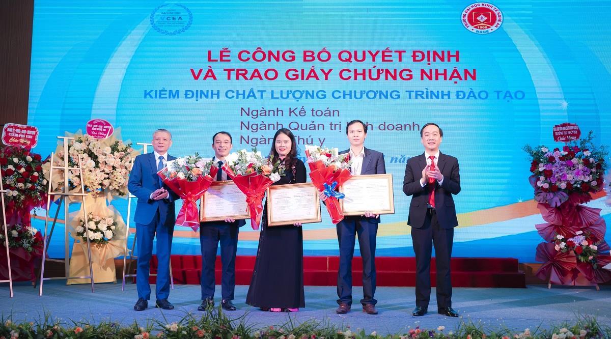 Lễ công bố Quyết định và trao Giấy chứng nhận Kiểm định chất lượng chương trình đào tạo ngành kế toán của Trường Đại học Kinh tế Nghệ An