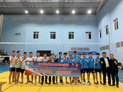 Sinh viên Khu nội trú Trường Đại học Kinh tế Nghệ An giao lưu thể thao tại Trường Cao đẳng Việt Nam – Hàn Quốc
