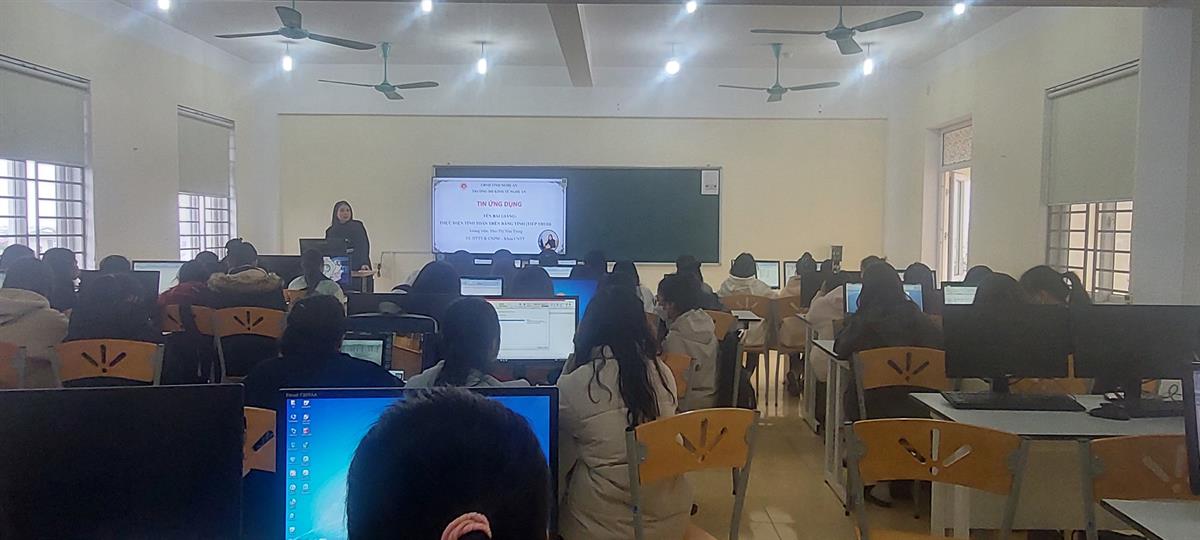 Tổ Hệ thống thông tin và Công nghệ phần mềm tổ chức dự giờ  Đồng chí Đào Nha Trang