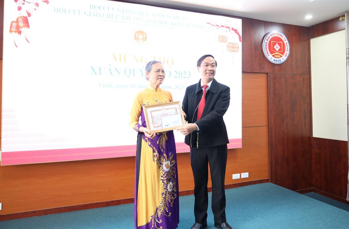 Gặp mặt và mừng Thọ hội viên Hội Cựu giáo chức đầu Xuân Quý Mão 2023