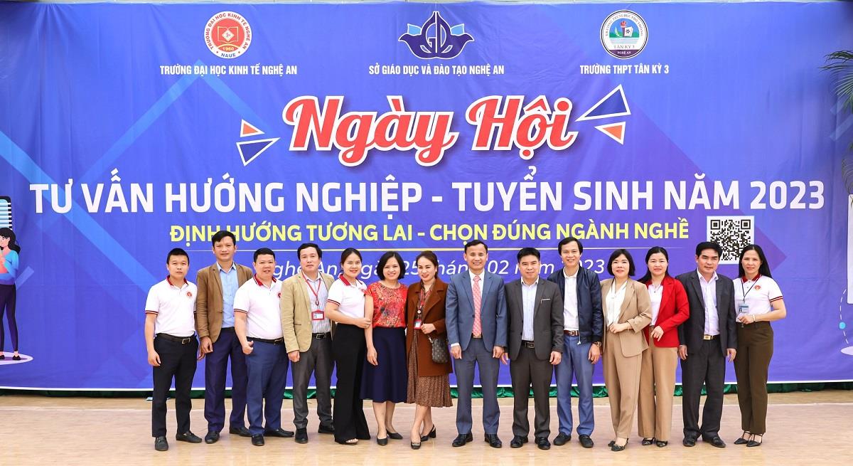 Trường Đại học Kinh tế Nghệ An đồng hành cùng học sinh THPT tại Ngày hội tư vấn Hướng nghiệp – Tuyển sinh năm 2023