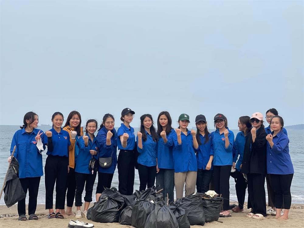 Ngày cuối tuần ý nghĩa với chương trình “Sinh viên với môi trường biển”