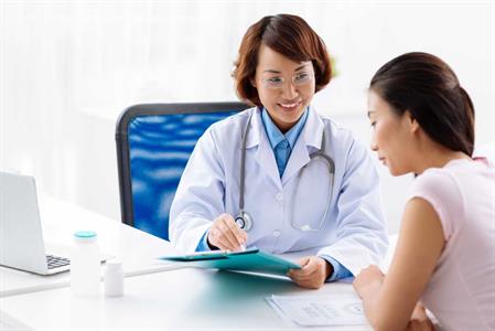Hoạt động khám sức khỏe ban đầu cho sinh viên Khóa 9