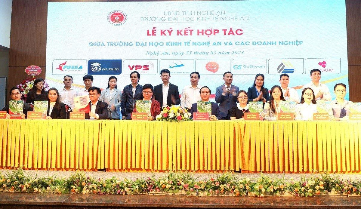 Ký kết hợp tác với Doanh nghiệp cùng tham gia đào tạo ngành Công nghệ thông tin – NAUE