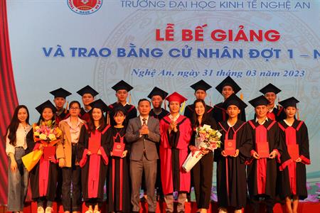 Lễ bế giảng và trao bằng tốt nghiệp cho sinh viên Đại học thú y Khóa 5 và Khóa 6 các ngành