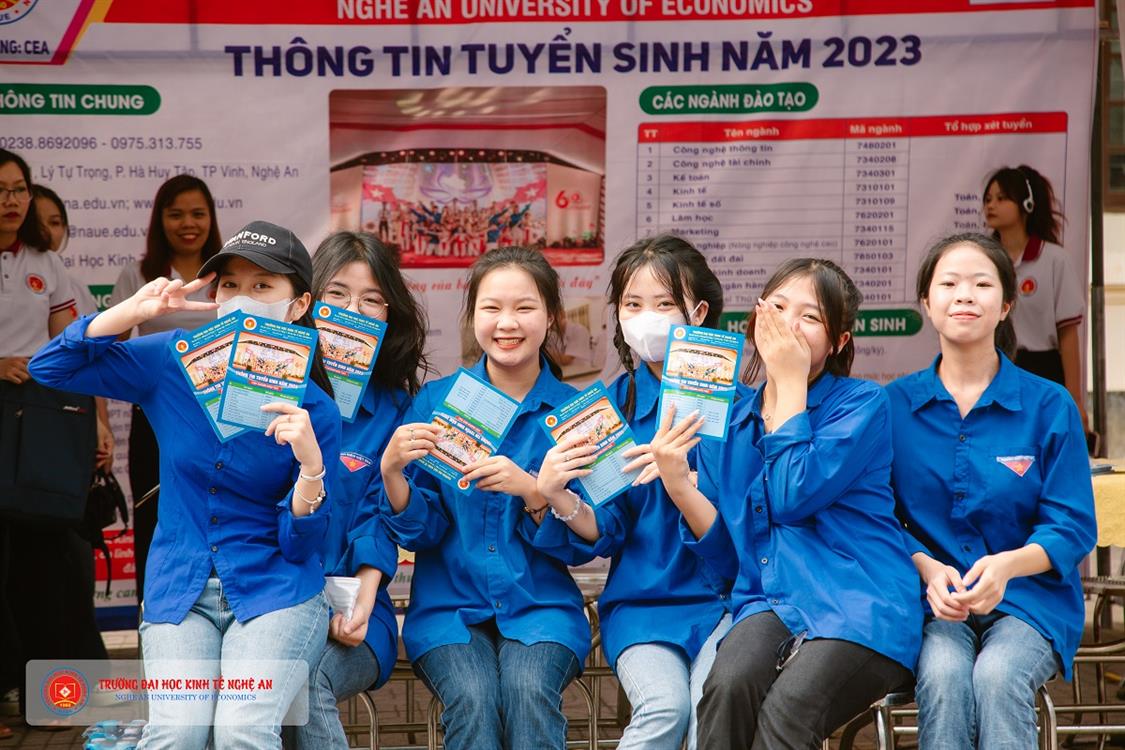 NAUE tham gia ngày hội tư vấn Hướng nghiệp – Tuyển sinh và ngày hội thanh niên tại Trường THPT Cửa Lò 2