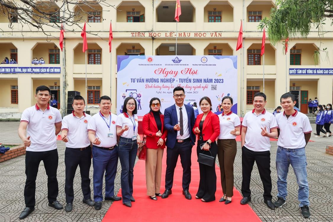 Ngày hội tư vấn hướng nghiệp và tuyển sinh năm 2023 với chủ đề “Định hướng tương lai, chọn đúng ngành nghề”
