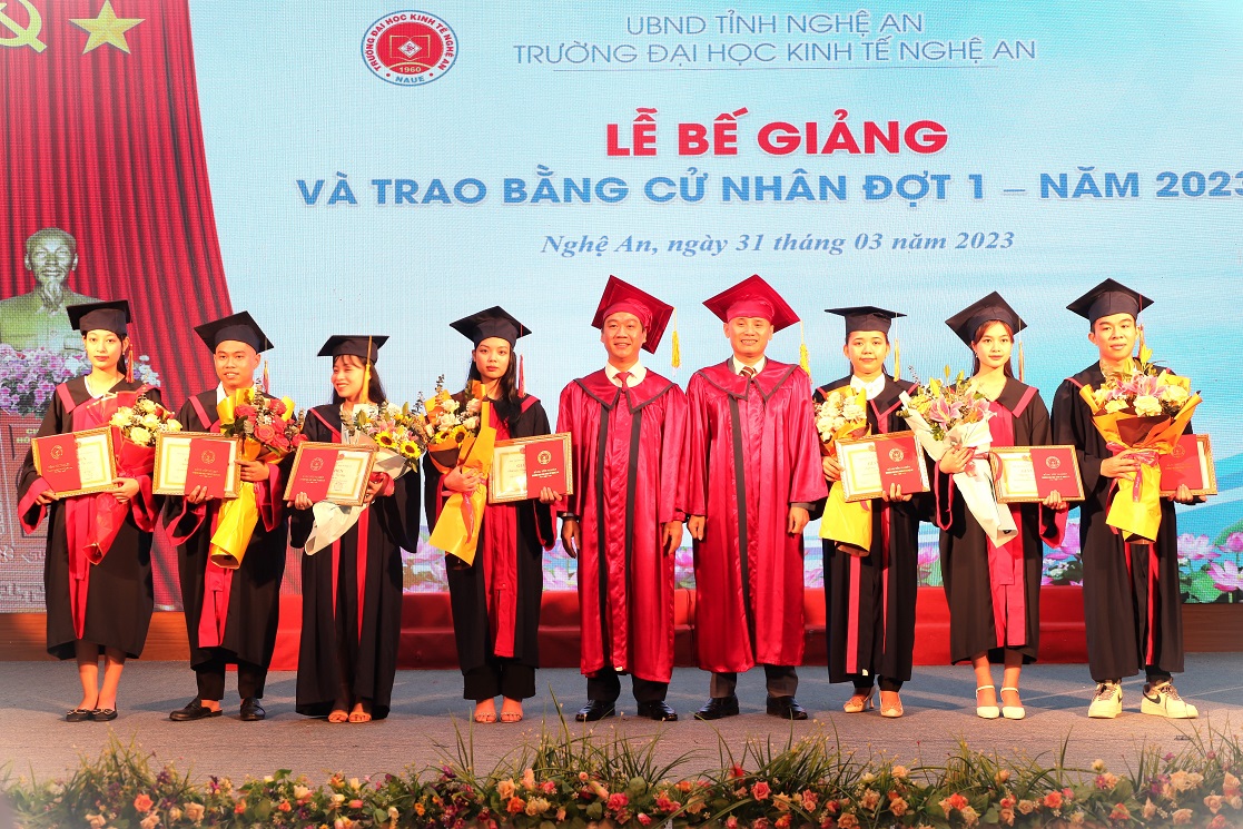 NAUE – Lễ bế giảng và trao bằng cử nhân đợt 1 năm 2023