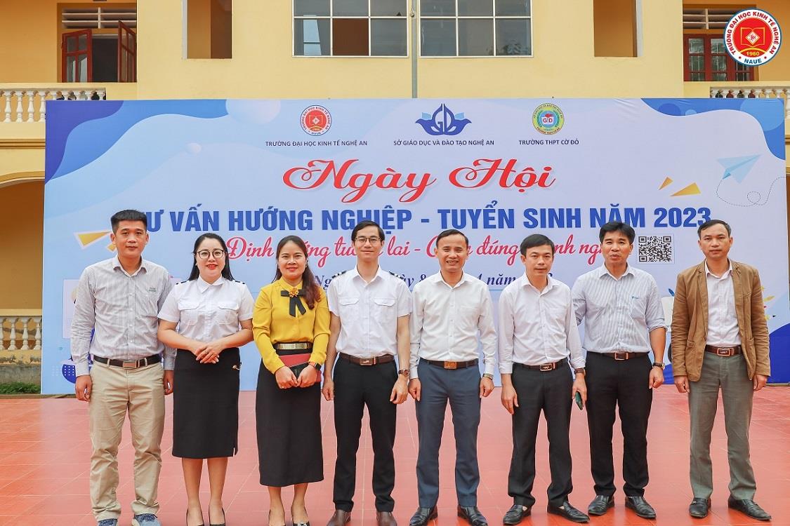NAUE “Chuyến xu bus: Định hướng tương lai – chọn đúng ngành nghề tại Trường THPT Cờ Đỏ – huyện Nghĩa Đàn