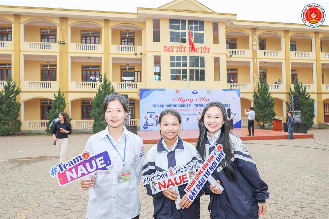 NAUE “Chuyến xu bus: Định hướng tương lai – chọn đúng ngành nghề tại Trường THPT Cờ Đỏ – huyện Nghĩa Đàn