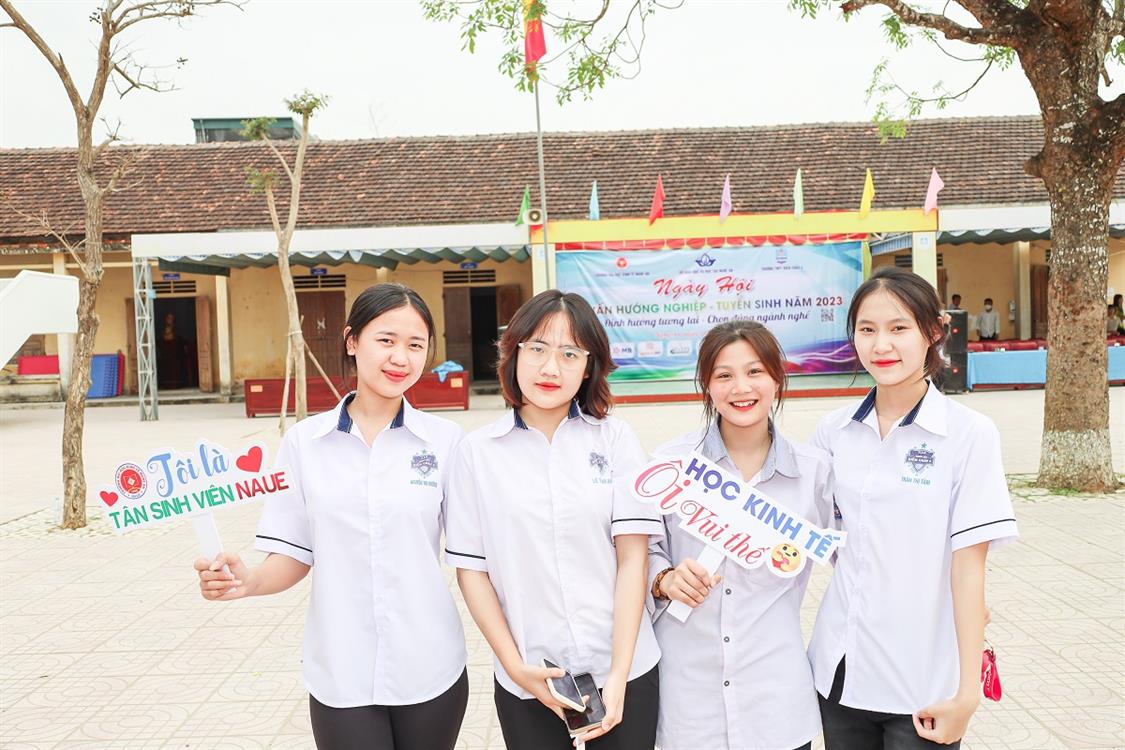 Ngày hội tư vấn Hướng nghiệp – Tuyển sinh năm 2023 với chủ đề “Định hướng tương lai, chọn đúng ngành nghề” tại Trường THPT Diễn Châu 4