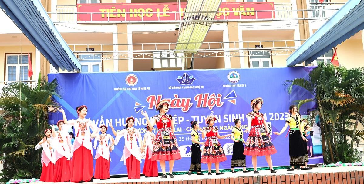 Nhiều thông tin tuyển sinh năm 2023 đến với các em học sinh trường THPT Tân Kỳ 3