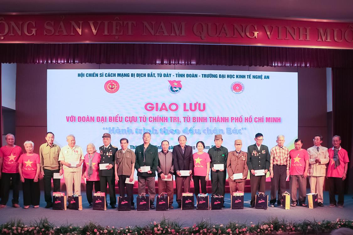 Trường Đại học Kinh tế Nghệ An phối hợp với tỉnh Đoàn Nghệ An và Hội chiến sĩ cách mạng bị địch bắt tù đày tỉnh Nghệ An tổ chức Tọa đàm: “Hành trình theo dấu chân Bác”