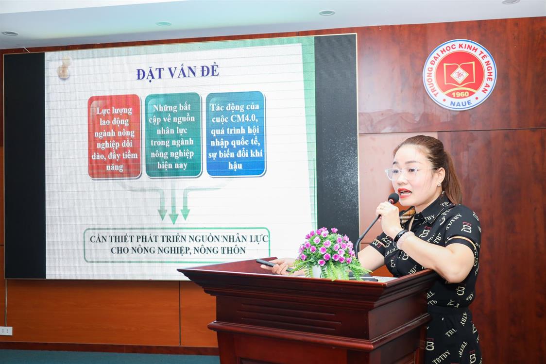 Giảng viên Khoa Lý luận Chính trị  báo cáo tham luận tại Hội thảo khoa học “Vai trò của đào tạo nguồn nhân lực trong phát triển nông nghiệp, nông thôn hiện nay”