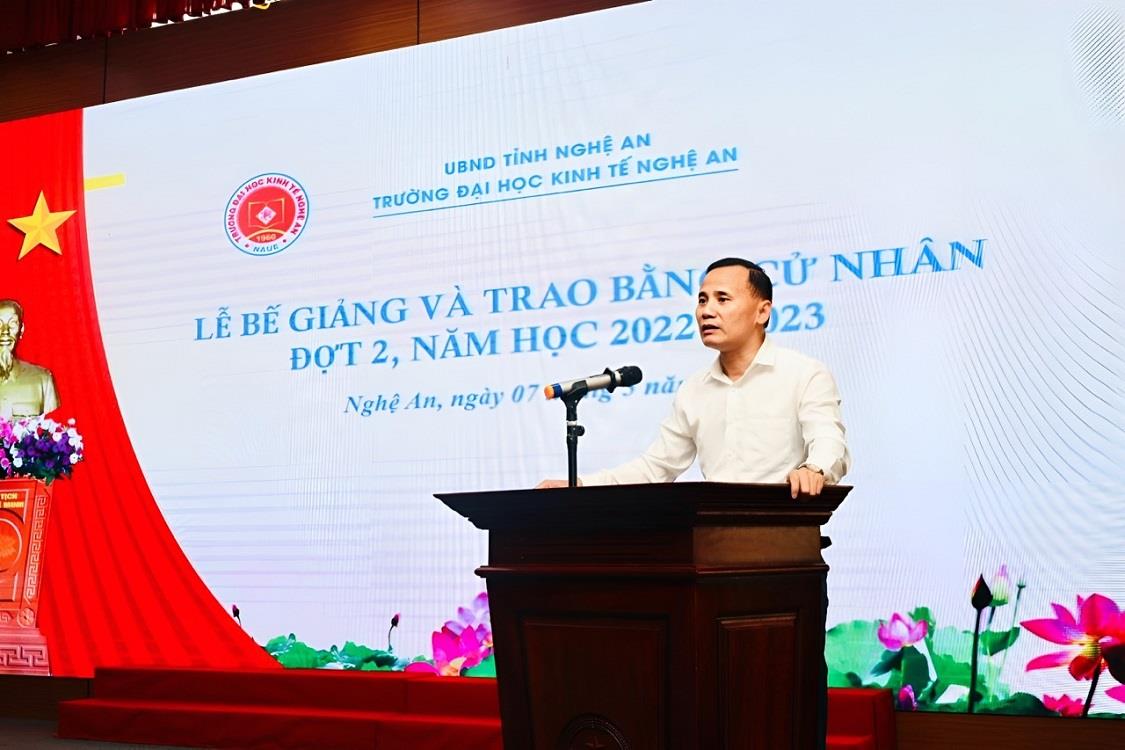 Lễ bế giảng và trao bằng tốt nghiệp cho học viên Đại học liên thông đợt 2 năm 2023 thành công tốt đẹp