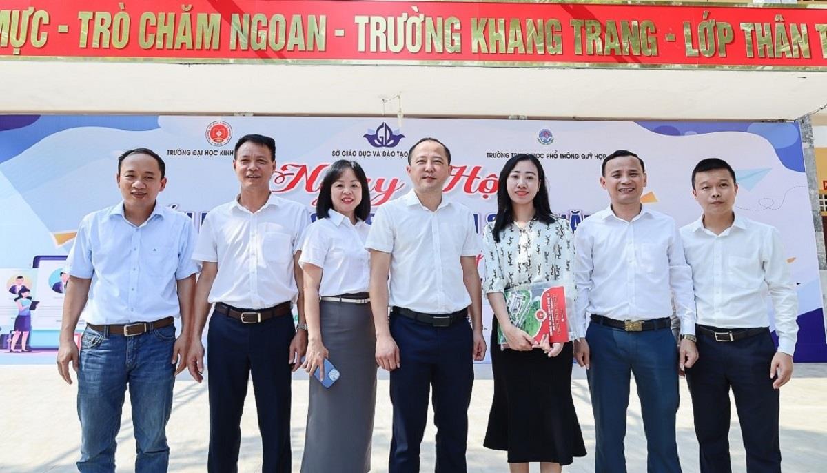 Ngày hội  doanh nghiệp tham gia tư vấn hướng nghiệp cho học sinh tại Quỳ Hợp