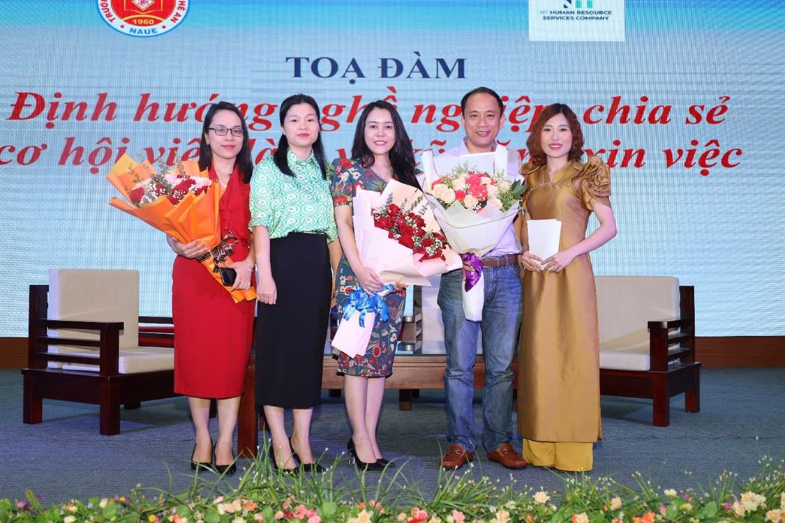 Trang bị kỹ năng và kiến thức cho sinh viên NAUE thông qua chương trình tọa đàm về định hướng nghề nghiệp