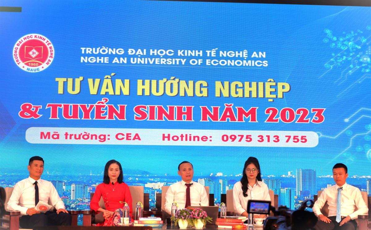 Trường Đại học Kinh tế Nghệ An: Livestream tư vấn tuyển sinh đại học 2023 – Những điểm mới thí sinh cần lưu ý