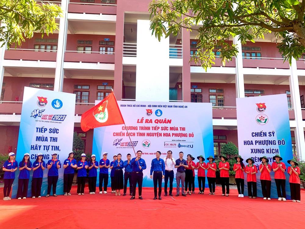 Đoàn Trường Đại học Kinh tế Nghệ An tham gia Chương trình Tiếp sức mùa thi, Chiến dịch tình nguyện Hoa phượng đỏ năm 2023