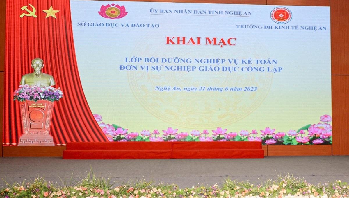 Khai giảng lớp bồi dưỡng “Nghiệp vụ kế toán đơn vị sự nghiệp giáo dục công lập” tại Trường Đại học Kinh tế Nghệ An