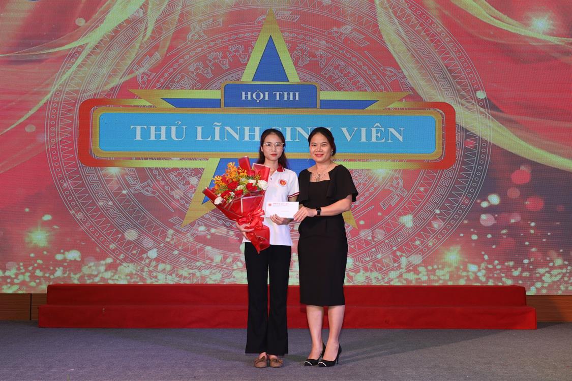 Sinh viên  Kế toán giành giải nhất cuộc thi “Thủ lĩnh sinh viên NAUE”