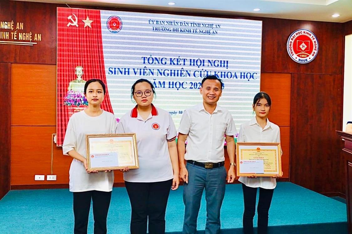 Sinh viên Kế toán đạt thanh tích cao trong nghiên cứu khoa học