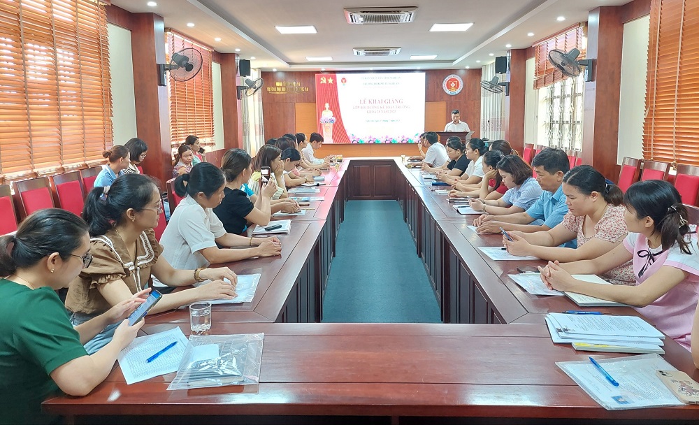 Trường Đại học Kinh tế Nghệ An  Khai giảng lớp bồi dưỡng kế toán trưởng khóa 28
