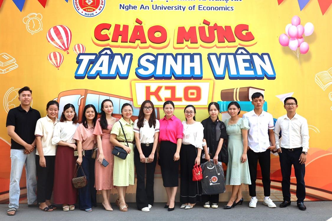 Chào đón tân sinh viên Khóa 10 nhập học Trường Đại học Kinh tế Nghệ An