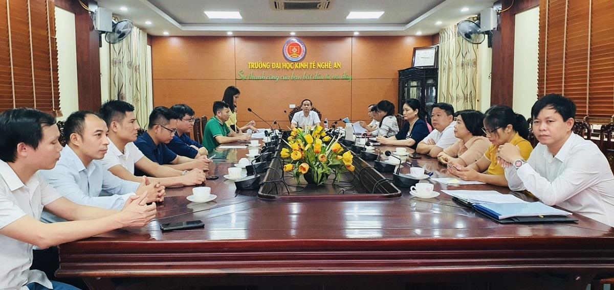 Hội nghị lấy phiếu tín nhiệm đối với cán bộ lãnh đạo, quản lý Trường Đại học Kinh tế Nghệ An