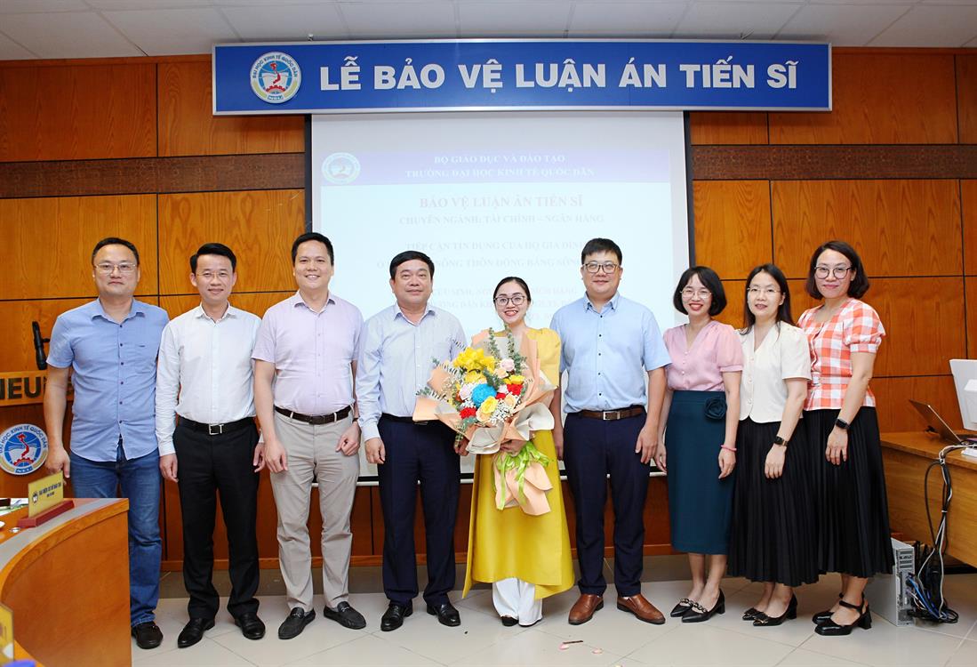 Nghiên cứu sinh Nguyễn Thị Bích Hằng – Giảng viên Khoa Tài chính Ngân hàng, Trường Đại học Kinh tế Nghệ An bảo vệ thành công luận án Tiến sĩ