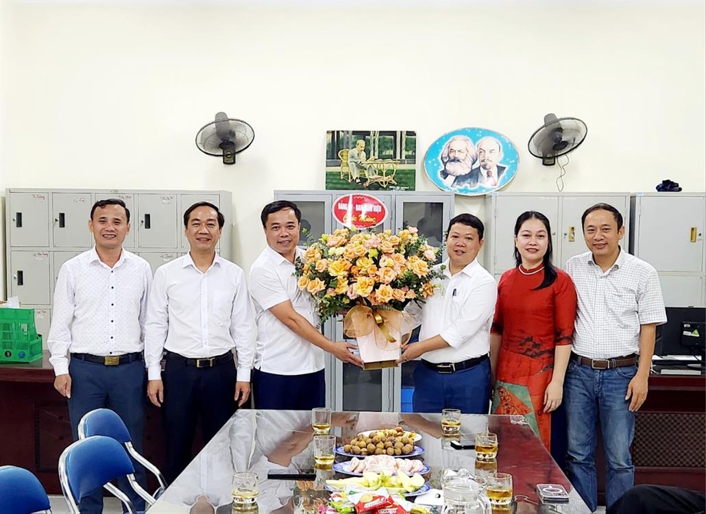 Thành lập Khoa Công nghệ Thông tin