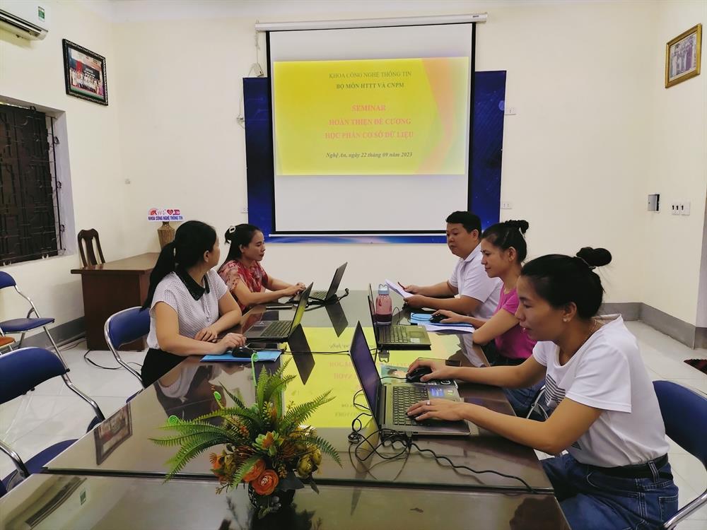 Bộ môn Hệ thống thông tin và Công nghệ phần mềm tổ chức Seminar với chủ đề: “Rà soát, chỉnh sửa, bổ sung đề cương học phần Cơ sở dữ liệu”