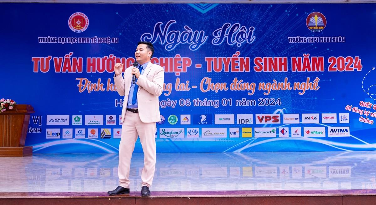 Hơn 1000 học sinh Trường THPT Nghi Xuân hào hứng với Ngày hội hướng nghiệp NAUE