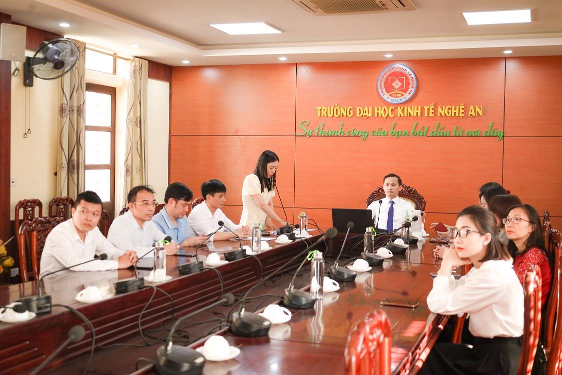 Khai giảng các lớp bằng đại học từ xa, Khoá 1, ngành Kế toán và Quản trị kinh doanh