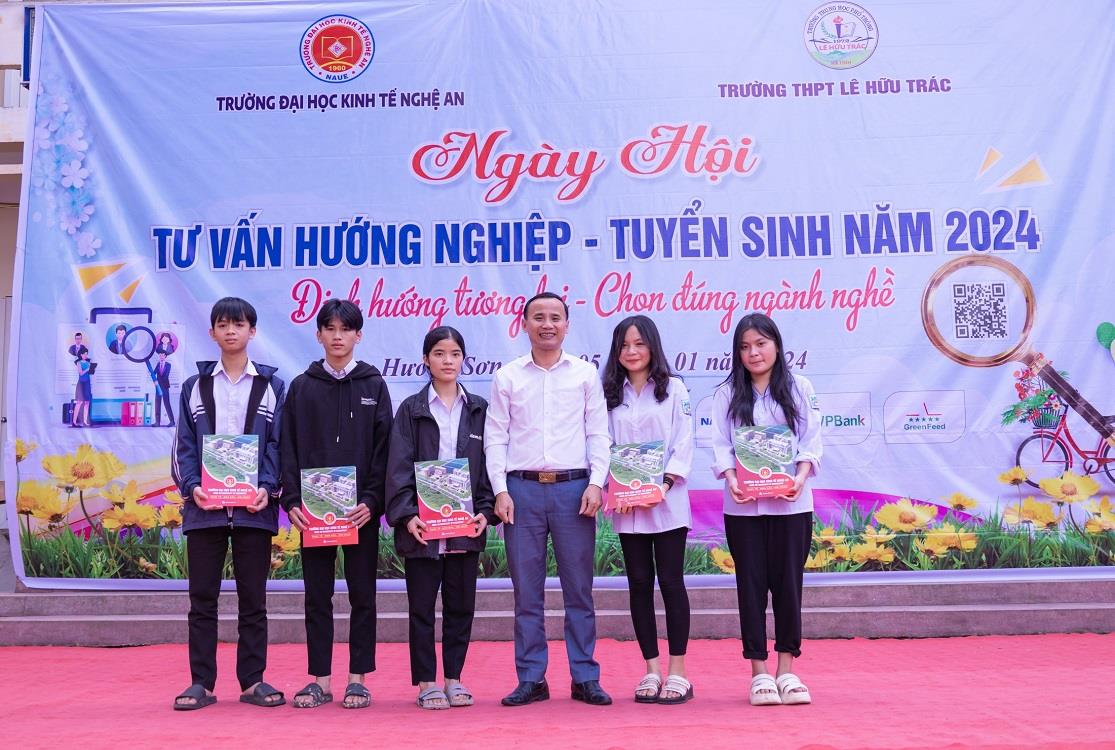 Ngày hội Tư vấn – Hướng nghiệp – Tuyển sinh năm 2024 – Quy mô, thiết thực, hấp dẫn