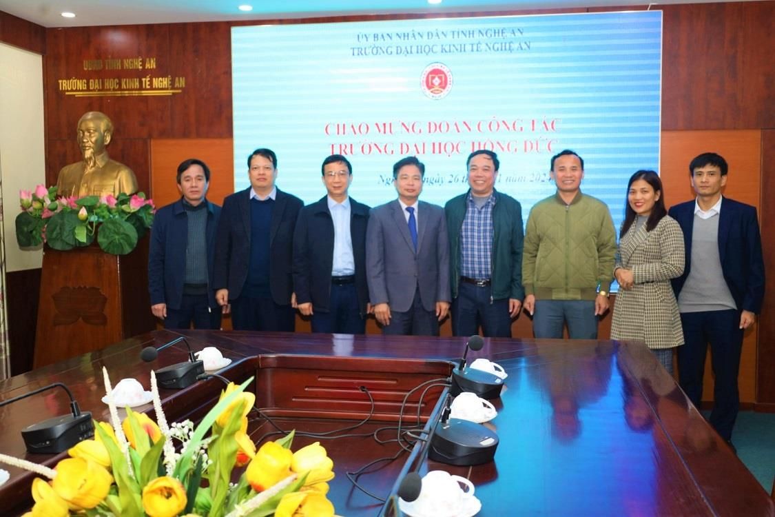 Trường Đại học Kinh tế Nghệ An đón tiếp đoàn công tác Trường Đại học Hồng Đức đến thăm và làm việc