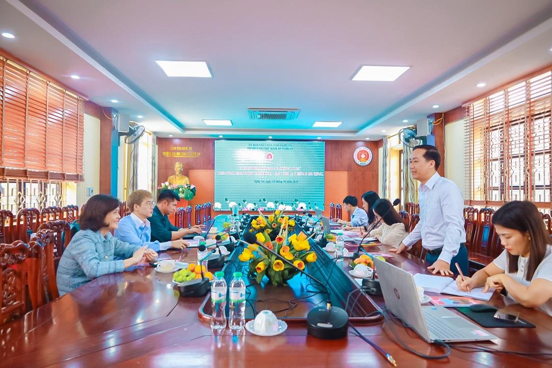 Trường Đại học Kinh tế Nghệ An đón tiếp đoàn công tác Trường Đại học Kinh tế Kỹ thuật Bình Dương đến thăm và làm việc