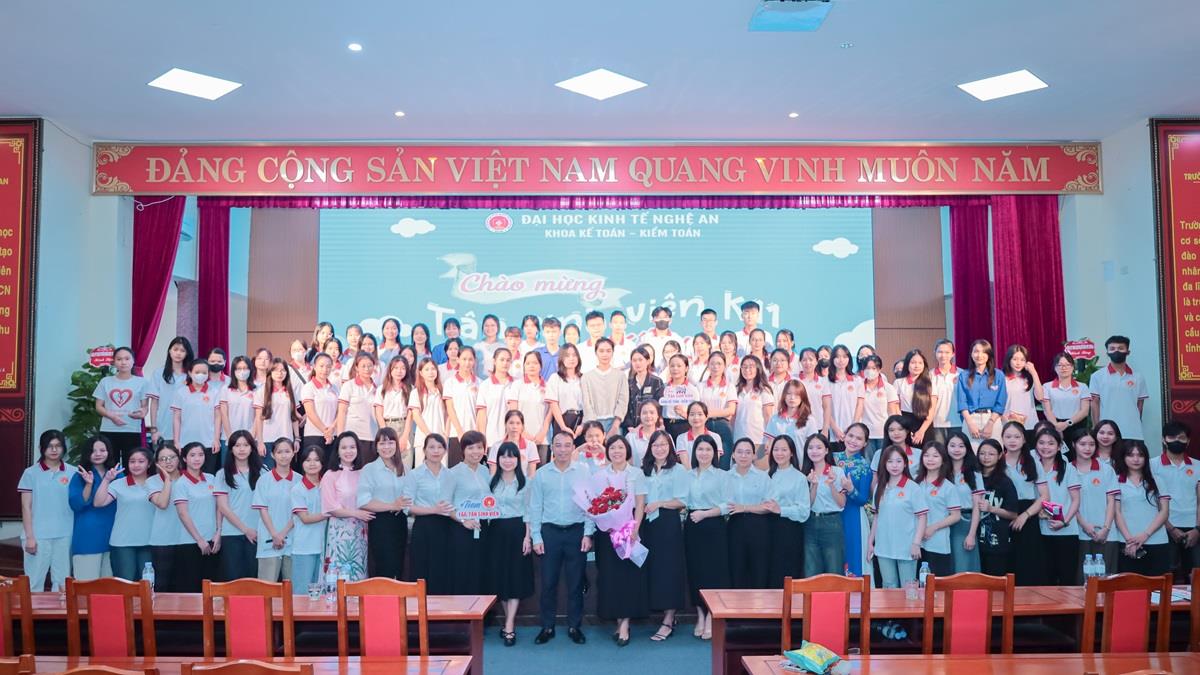 Chào đón Tân sinh viên K11 – khoa Kế toán Kiểm toán NAUE
