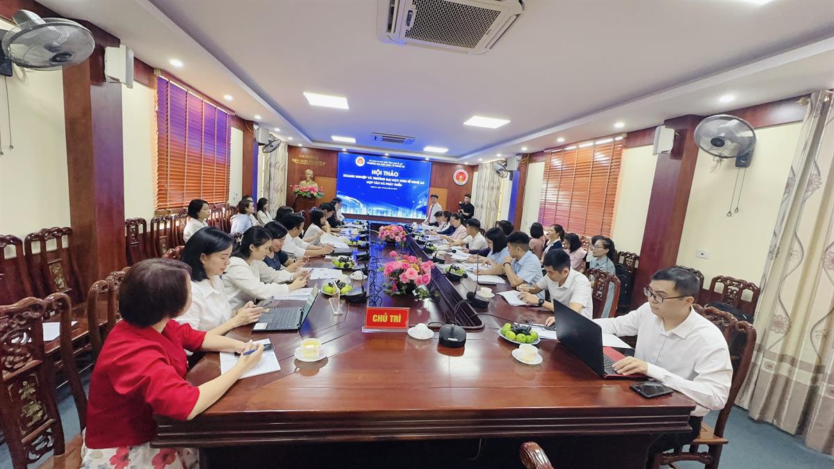 Hội thảo hợp tác giữa nhà trường và doanh nghiệp – Khoa Kinh tế – Quản trị kinh doanh làm việc với doanh nghiệp