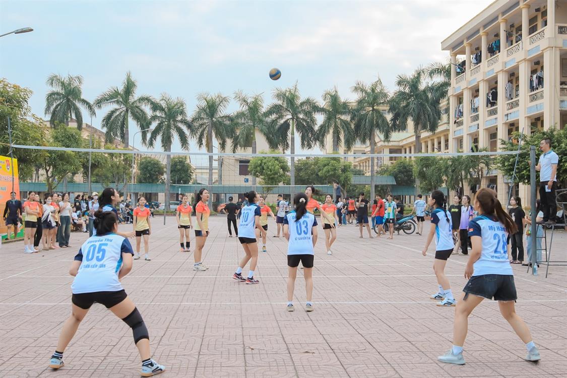 Review qua ảnh loạt trận chung kết giải bóng chuyền sinh viên NAUE năm 2024 – Những khoảnh khắc ấn tượng