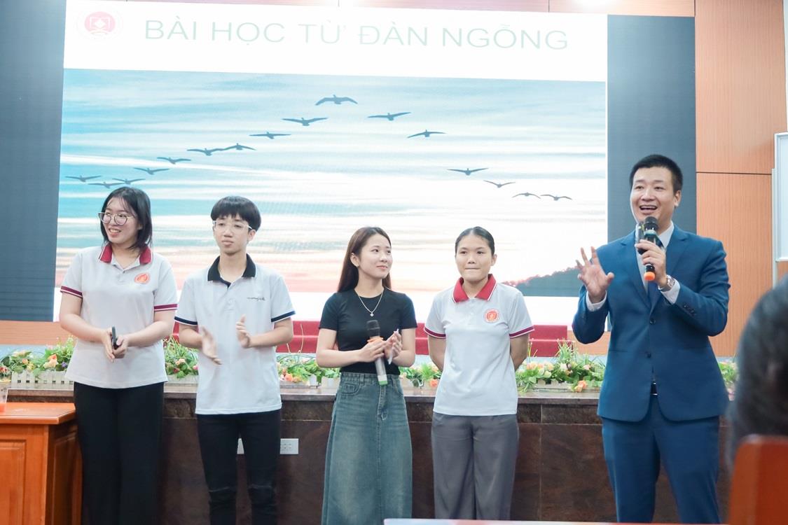 Sinh viênn NAUE – Học cùng chuyên gia