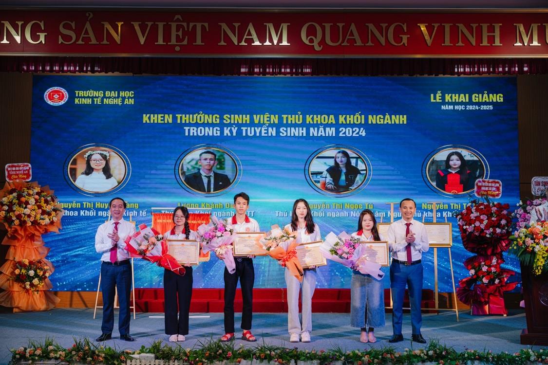 Vinh danh thủ khoa khối ngành năm 2024 – Những gương mặt tiên phong trên hành trình tri thức K11