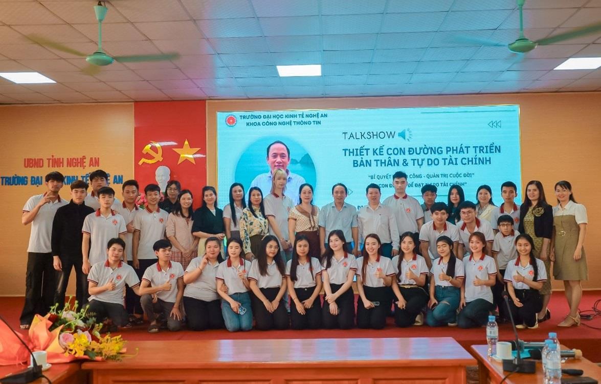 Ấn tượng chương trình Talk Show “Chia sẻ về kinh ngiệm phát triển bản thân và thiết lập mục tự do tài chính cho Sinh viên”