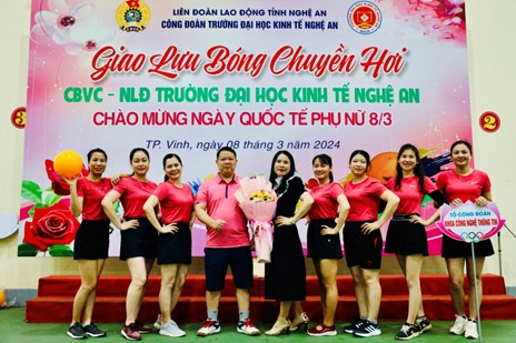 Giảng viên khoa CNTT tham gia giải bóng chuyền hơi chào mừng ngày 8/3