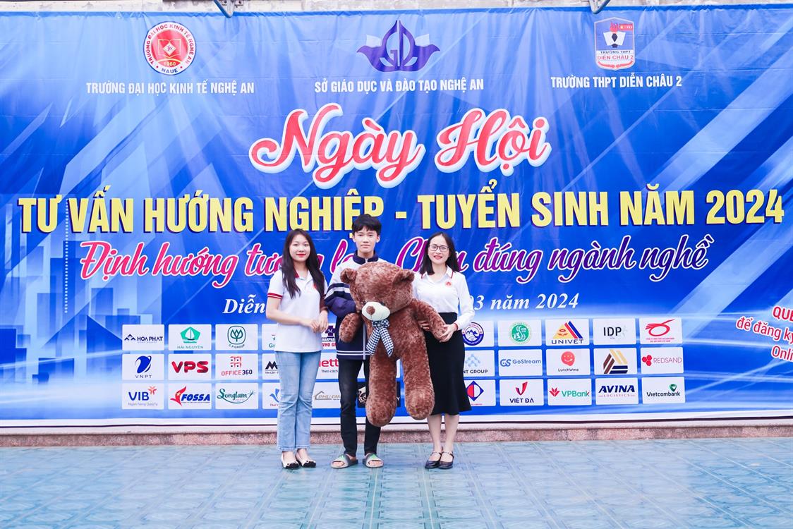 Trường Đại học Kinh tế Nghệ An tổ chức “Ngày hội Tư vấn hướng nghiệp – Tuyển sinh năm 2024 cho hơn 1000 học sinh THPT ở huyện Diễn Châu