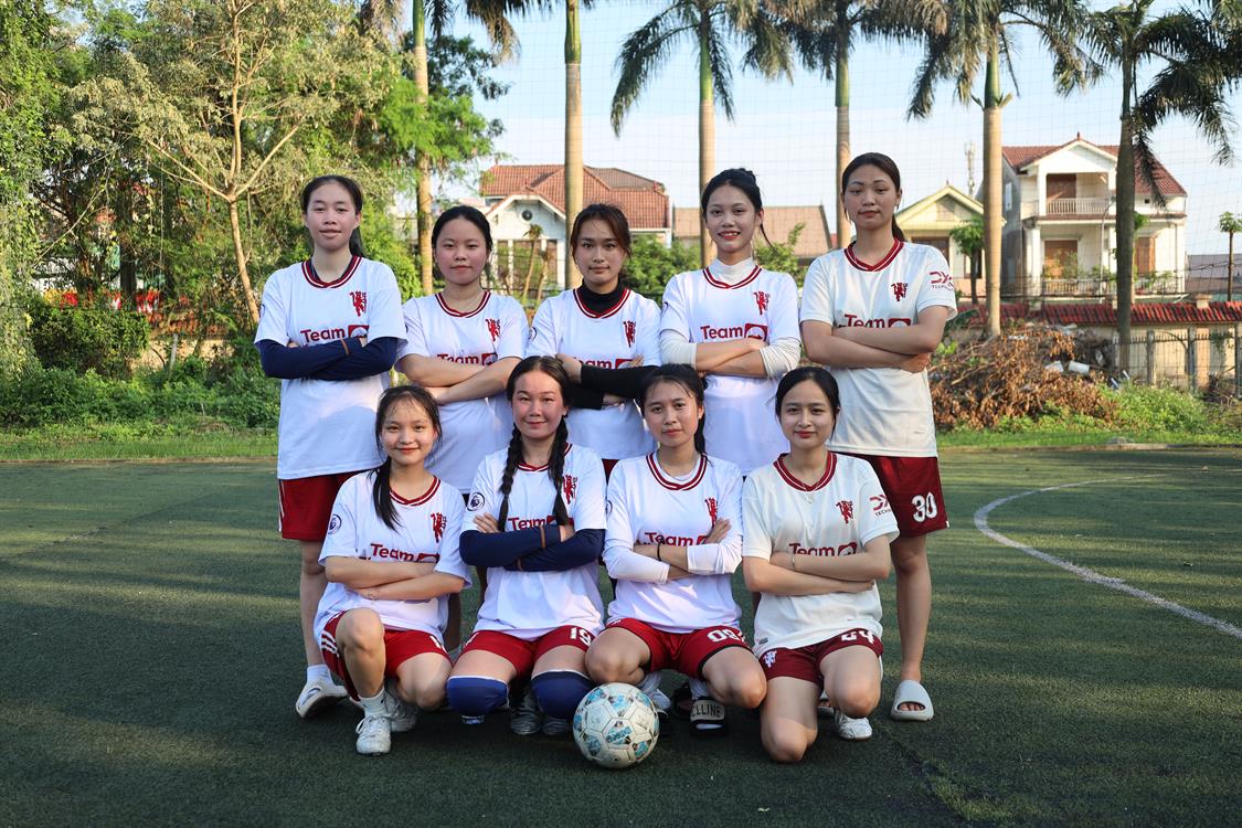 Đội bóng nam nữ Khoa Kinh tế – QTKD đạt giải cao trong Giải bóng đá Sinh viên NAUE mở rộng năm 2024